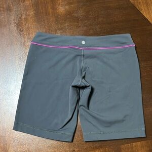 Lululemon low rise, biker short